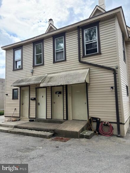 909 Springfield Rd, Darby, PA 19023