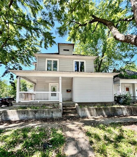 1022 S 18th St, Saint Joseph, MO 64507