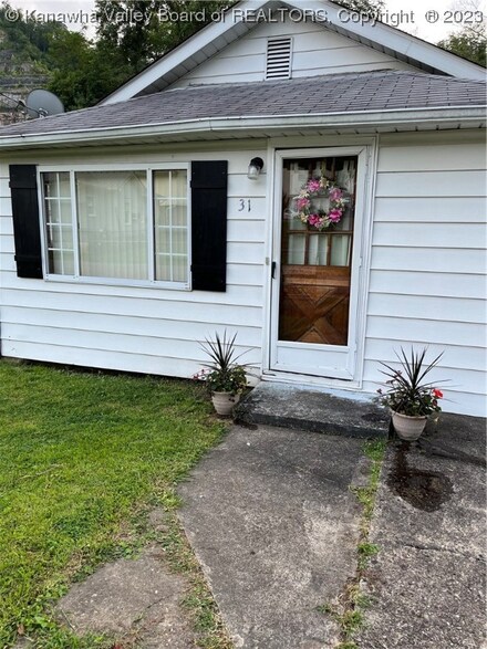 31 Faded Oaks Rd, Stollings, WV 25646