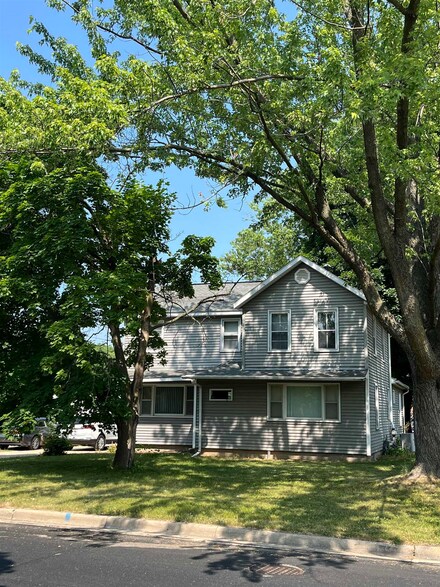 6224 Exchange St, Mc Farland, WI 53558
