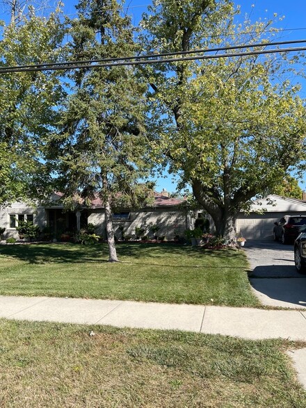 10107 S 88th Ave, Palos Hills, IL 60465