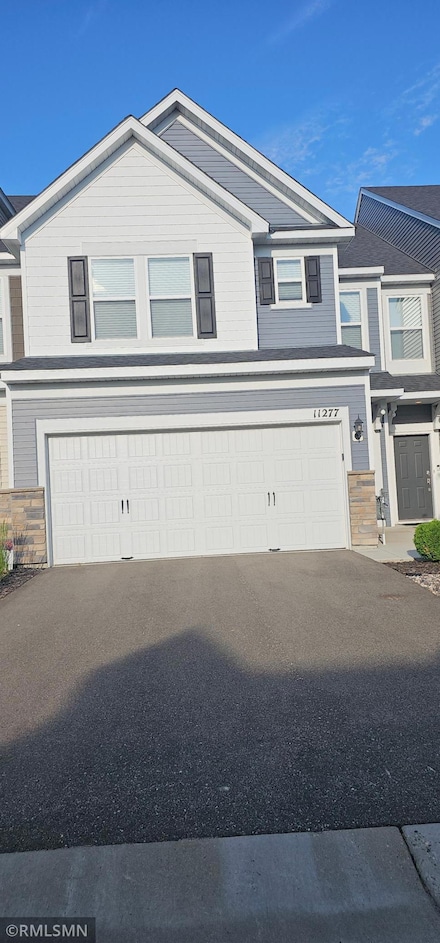 11277 Crestbury Dr, Woodbury, MN 55129