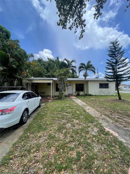 3721 W 5th Ct, Hialeah, FL 33012