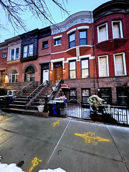 8 Agate Ct, Brooklyn, NY 11213