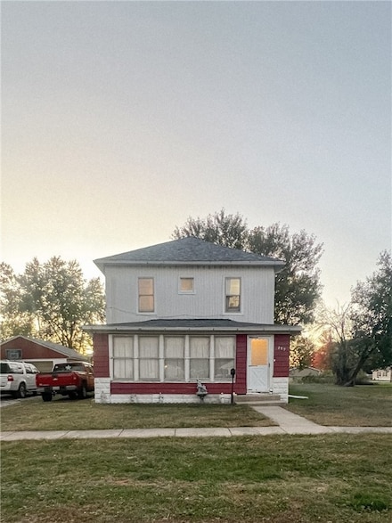 209 N Douglas St, Litchfield, IL 62056