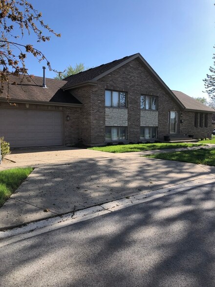 10601 Oak Ave, Chicago Ridge, IL 60415