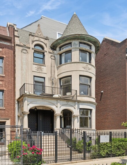 506 W Oakdale Ave Unit 1, Chicago, IL 60657