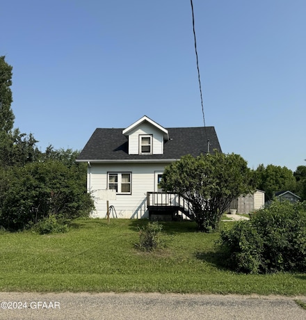 618 6th St W, Neche, ND 58265