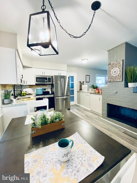 28 Young Birch Rd, Levittown, PA 19057