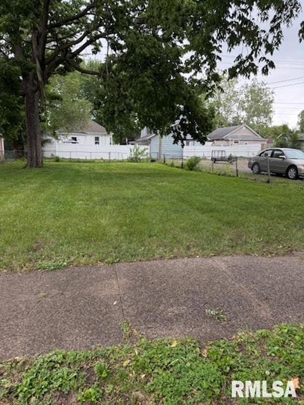 415 Henrietta St, Pekin, IL 61554