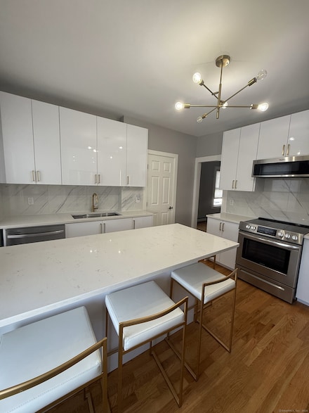 16 High St, Wallingford, CT 06492
