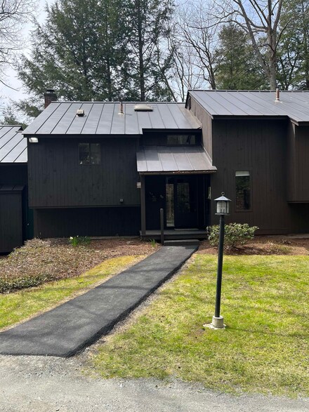 1299 Quechee Main St Unit 1B, Hartford, VT 05001