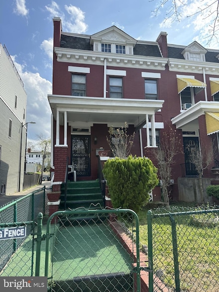 726 Taylor St NW, Washington, DC 20011