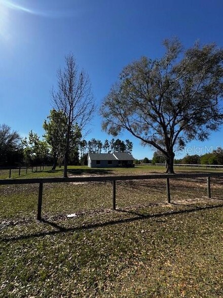 18316 Keene Rd, Altoona, FL 32702