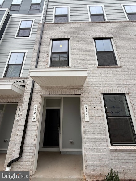 45203 Drowes Terrace, Sterling, VA 20166