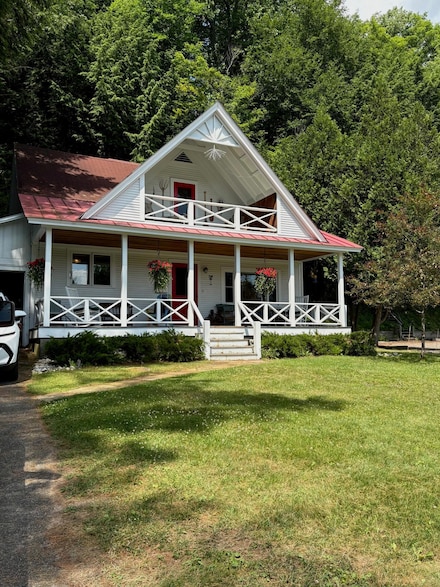138 Kiwassa Rd, Saranac Lake, NY 12983