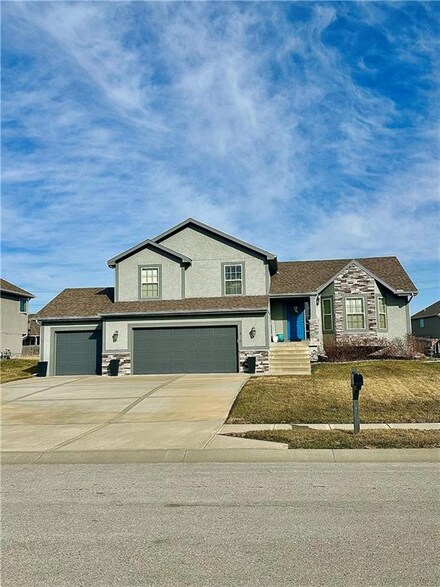 10815 N Tracy Ave, Kansas City, MO 64155