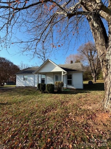 1711 Dickinson Rd, Hickory, NC 28602