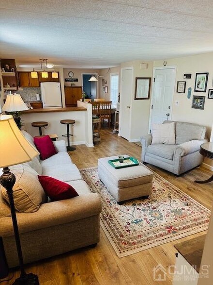 30 Whitman Rd, North Brunswick, NJ 08902