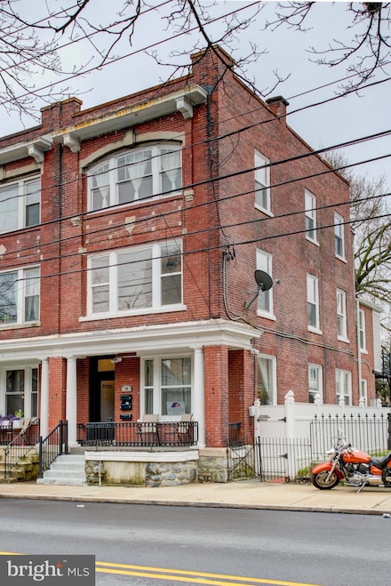 10 E James St, Lancaster, PA 17602