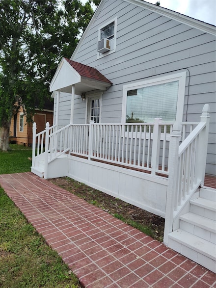 527 W 6th St, Freeport, TX 77541