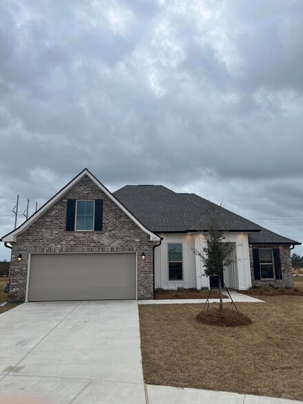 212 Bon Amie Dr, Freeport, FL 32439