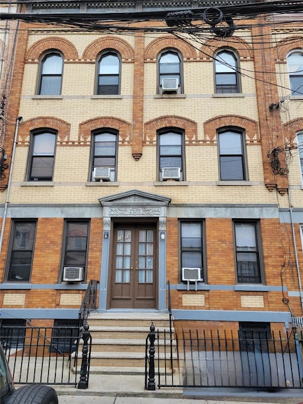 18-58 Cornelia St, Flushing, NY 11385