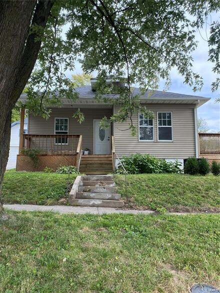 512 N Hawkins Ave, Hannibal, MO 63401