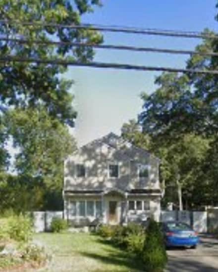 1069 Reilly St, Bay Shore, NY 11706