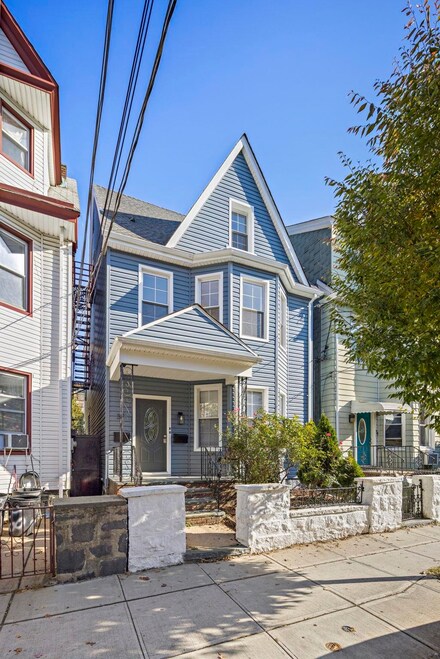 36 47th St, Weehawken, NJ 07086