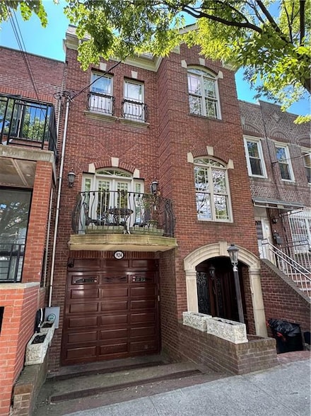 924 51st St, Brooklyn, NY 11219
