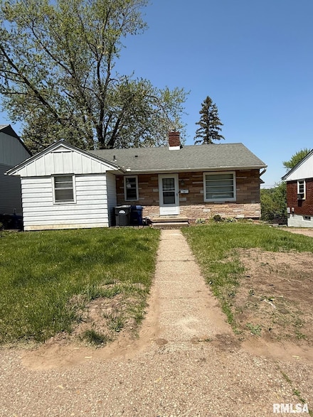 1030 Grandview Dr, Clinton, IA 52732