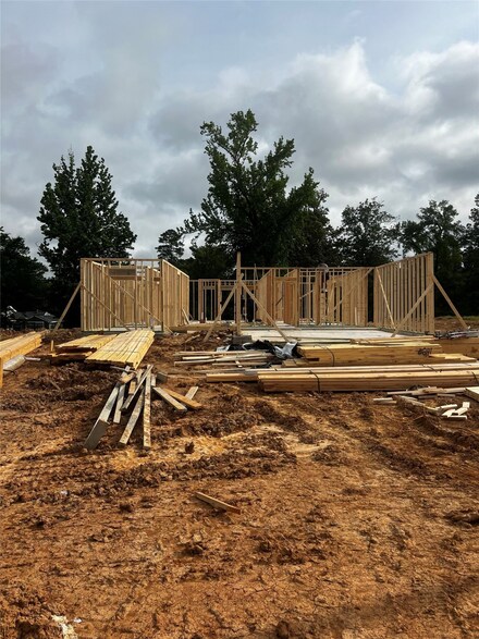 5870 Northwood Oaks Dr, Shreveport, LA 71107