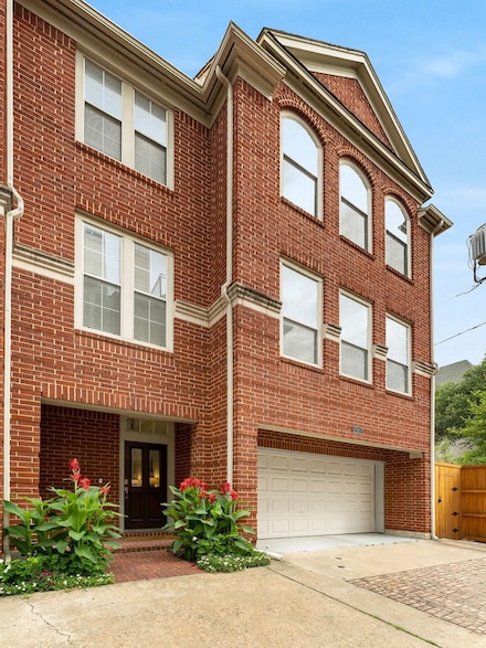 2917 Hallsville St, Dallas, TX 75204