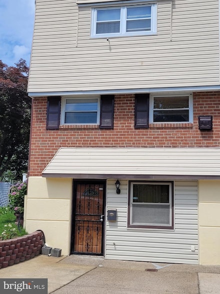 831 Lawler St, Philadelphia, PA 19116