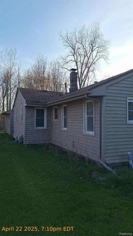 8156 S Huron River Dr, South Rockwood, MI 48179