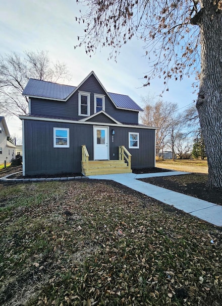 203 1st St SW, Lake Preston, SD 57249