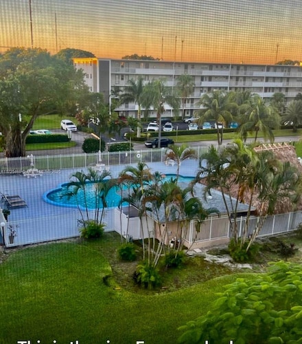 4650 Washington St Unit 510, Hollywood, FL 33021