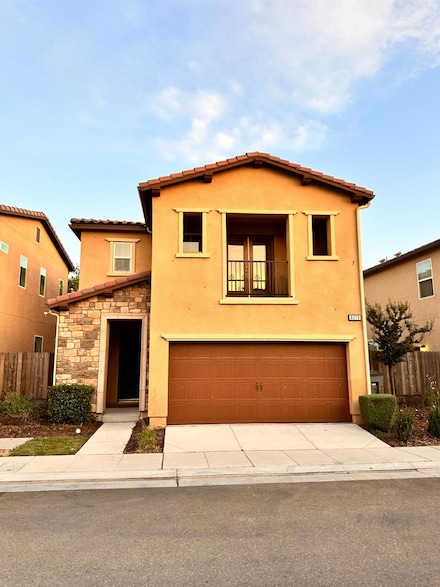 6279 E Creek View Ln, Fresno, CA 93727