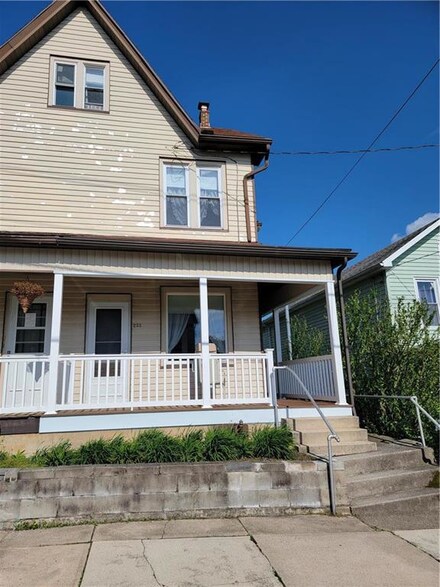223 N 3rd St, Lehighton, PA 18235