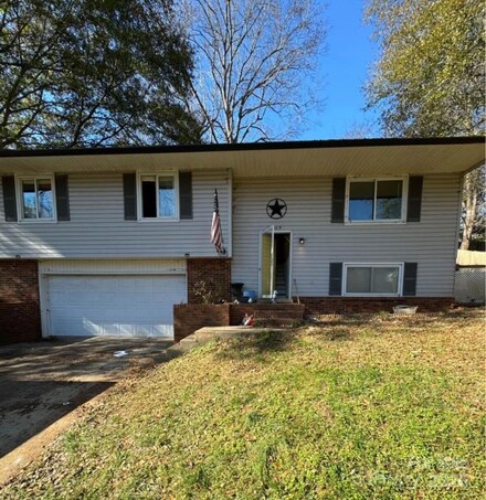 1309 Poplar Cir, Newton, NC 28658