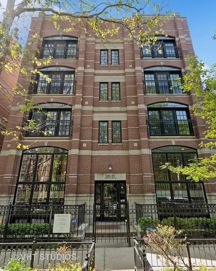 835 W Roscoe St Unit 1E, Chicago, IL 60657