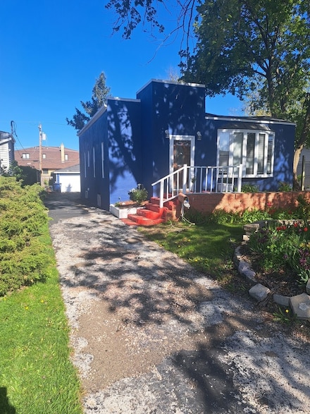 933 Mason Ln, Des Plaines, IL 60016