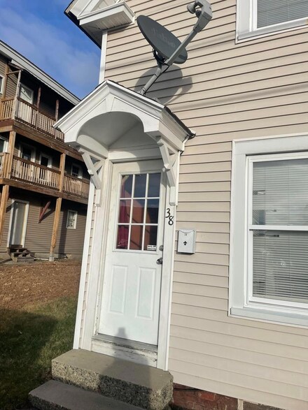 38 Blake St, Lewiston, ME 04240