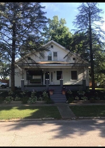 401 W 7th St, Bicknell, IN 47512