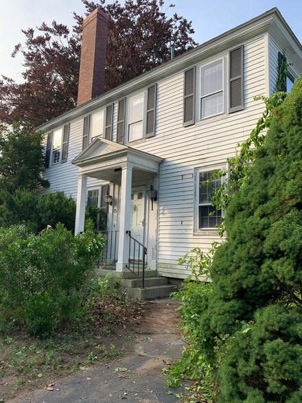 15 Portland Rd, Kennebunk, ME 04043