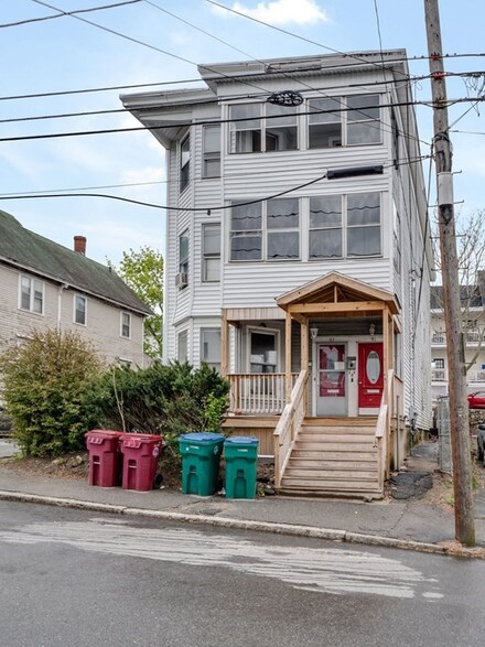 81 Mount Vernon St, Lowell, MA 01854