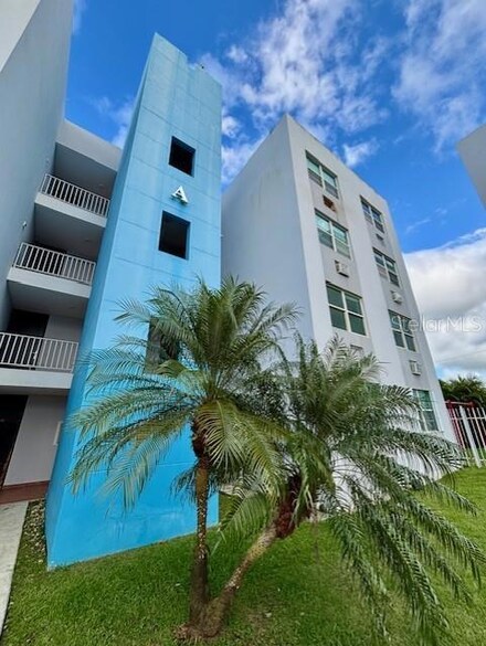 Condo Chalets de San Calle San Gabriel Unit A, Fajardo, PR 00738