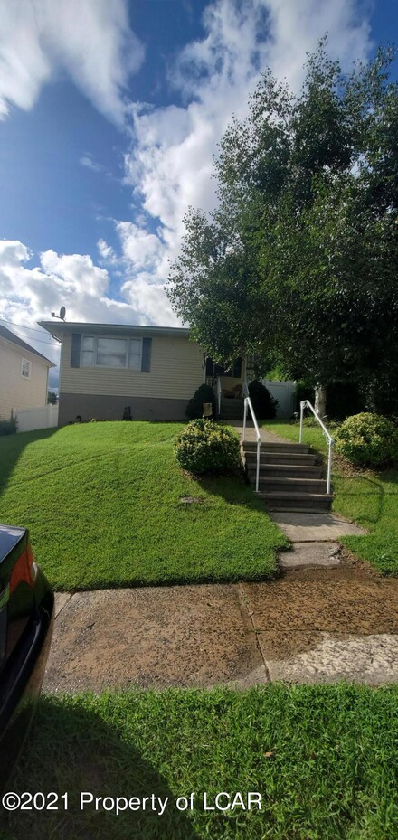 1303 Monroe Ave, Scranton, PA 18509