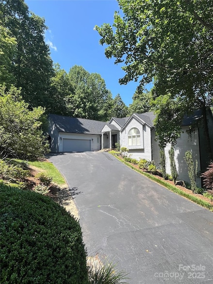 135 Poplar Loop Dr, Flat Rock, NC 28731